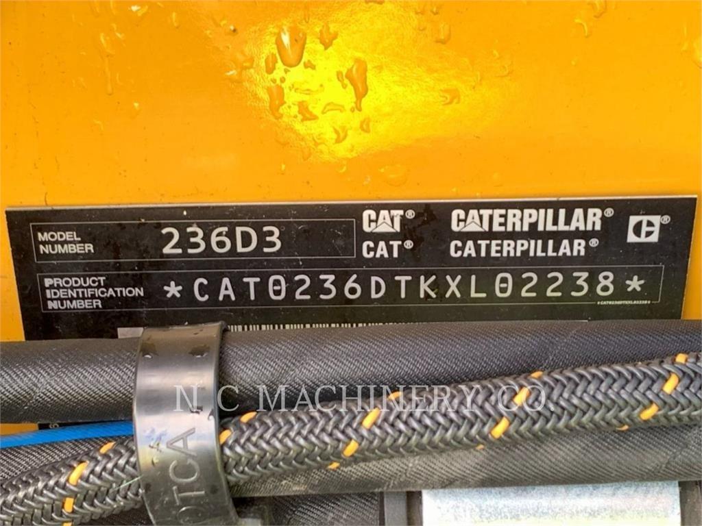 CAT 236D3 H2CB Smykem řízené nakladače