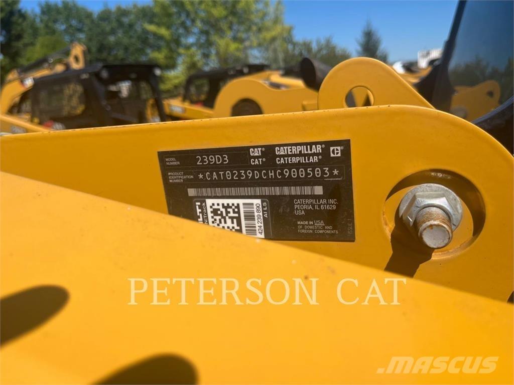 CAT 239D3 Smykem řízené nakladače
