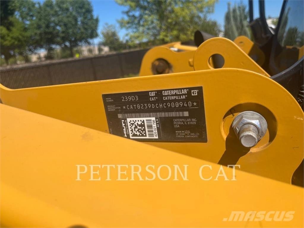 CAT 239D3 Smykem řízené nakladače