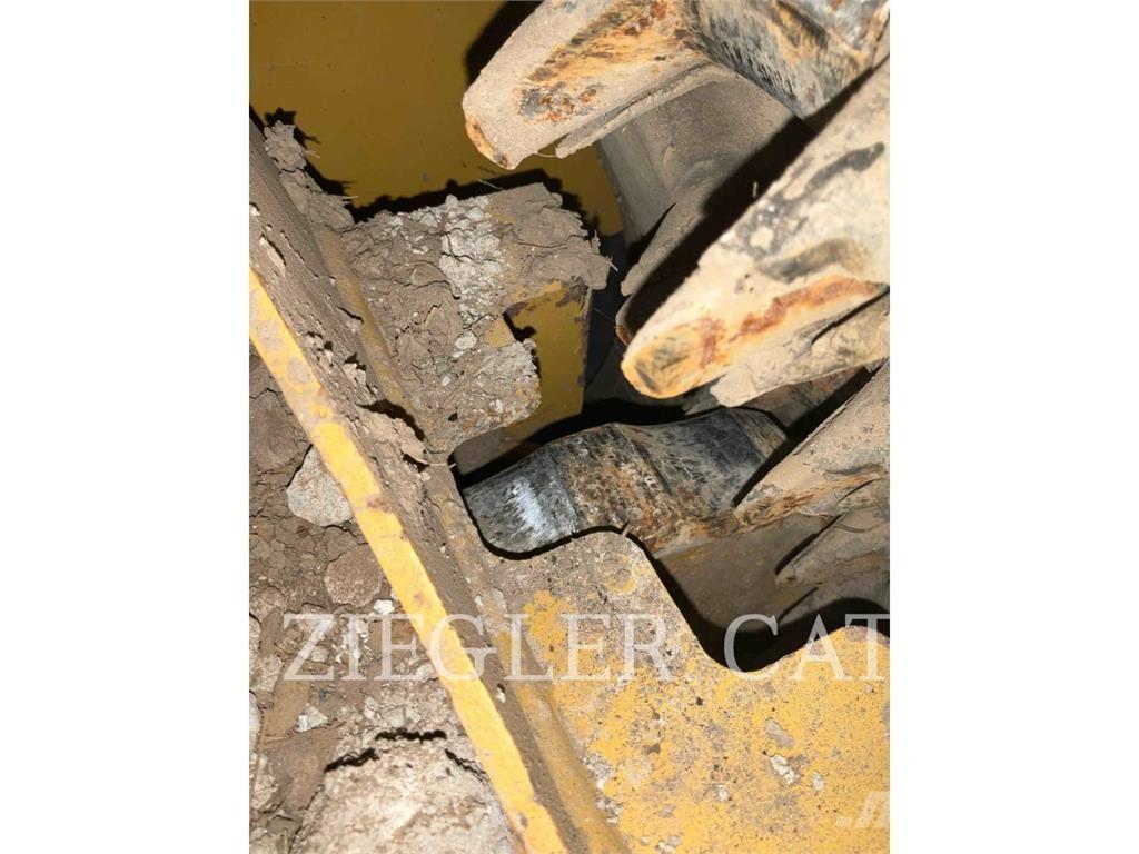 CAT 239D3 Pásové nakladače