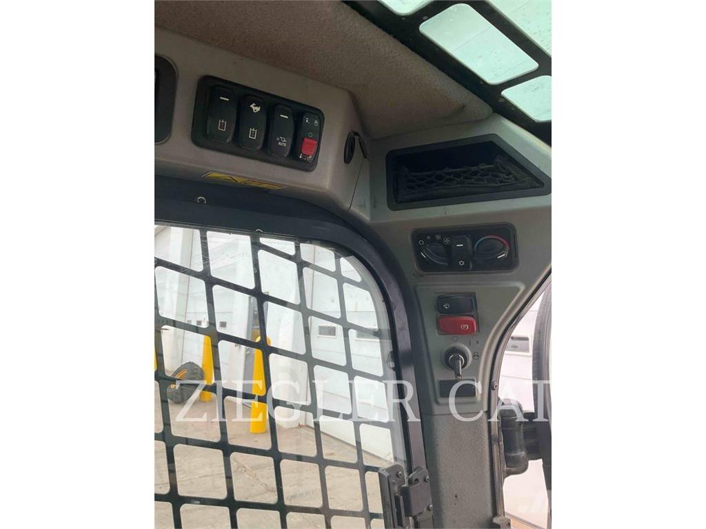 CAT 239D3 Pásové nakladače