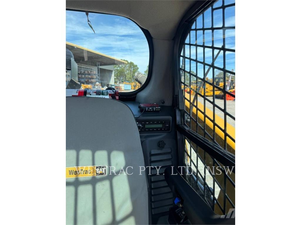 CAT 239D3 Pásové nakladače