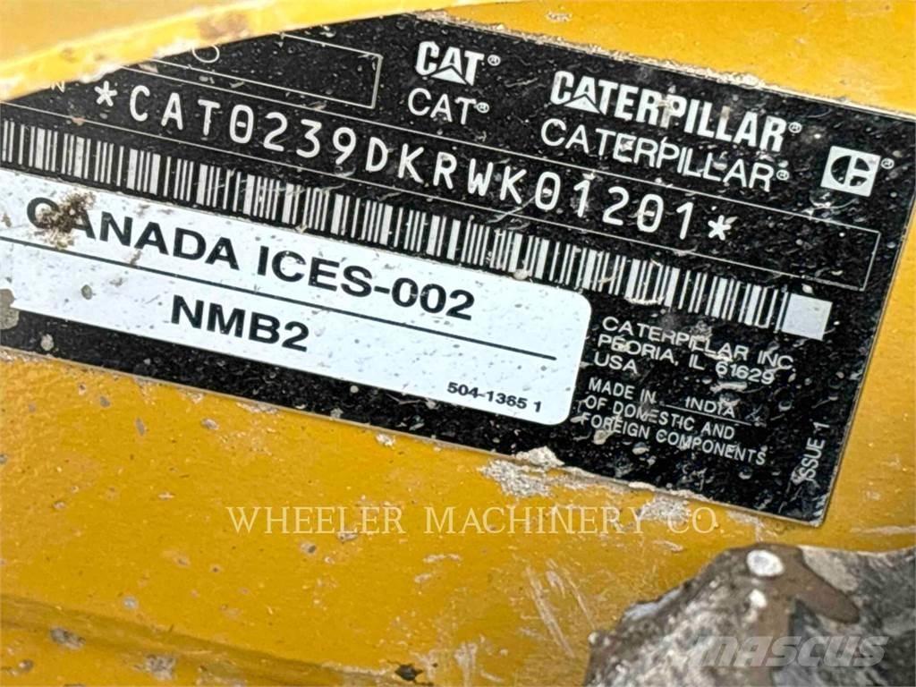 CAT 239D3 C3H2 Pásové nakladače