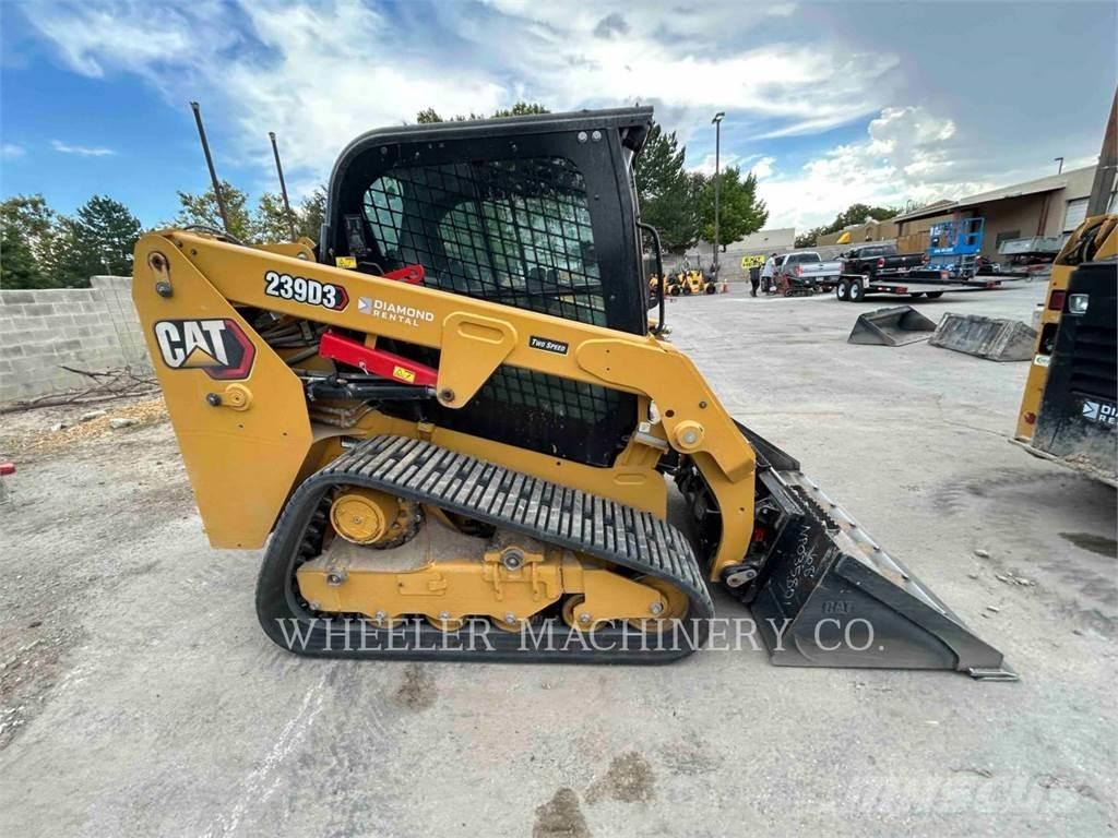 CAT 239D3 C3H2 Pásové nakladače