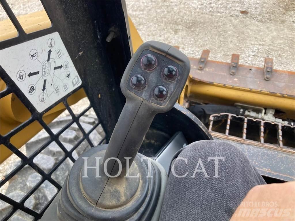 CAT 242D Smykem řízené nakladače
