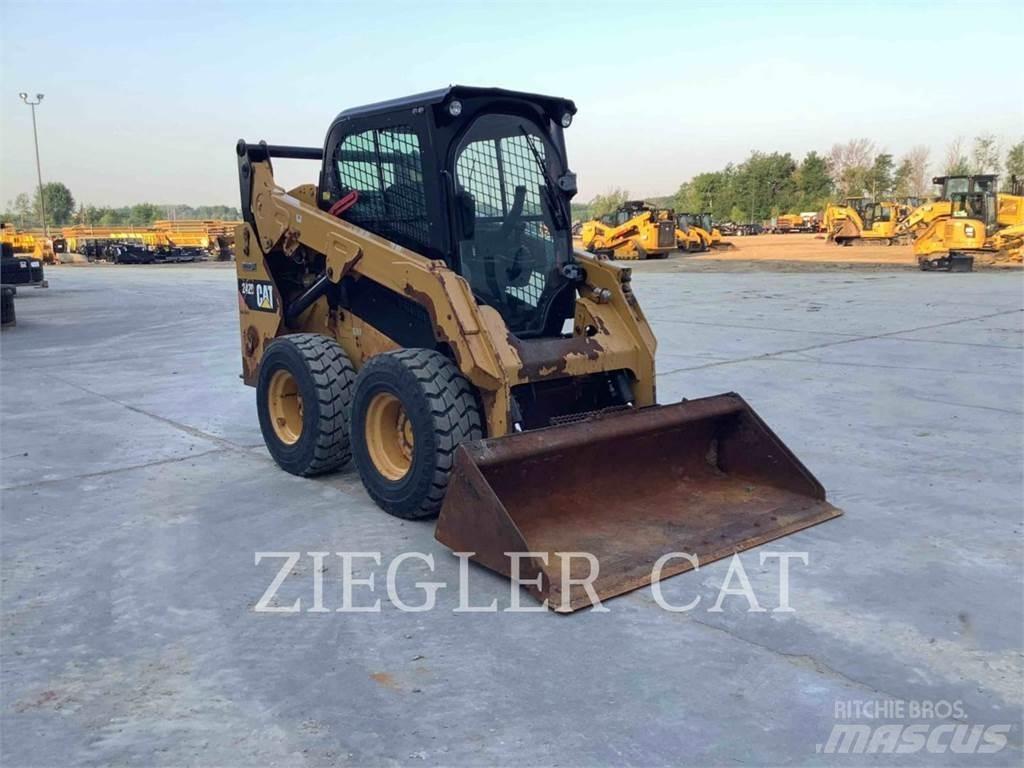 CAT 242D Smykem řízené nakladače