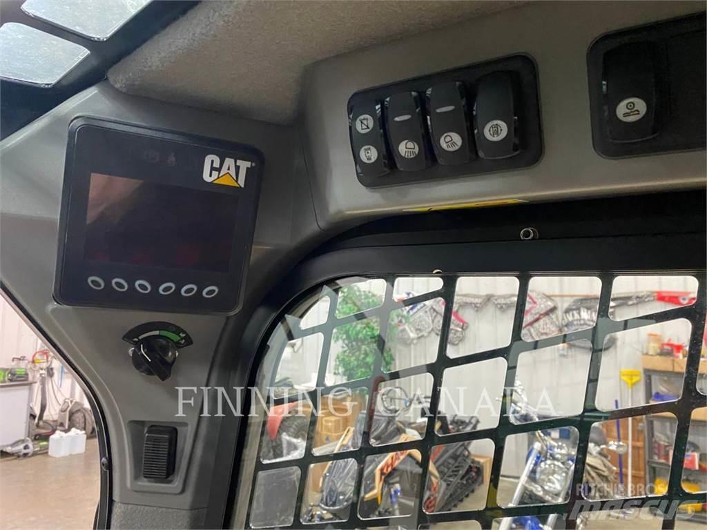 CAT 242D Smykem řízené nakladače