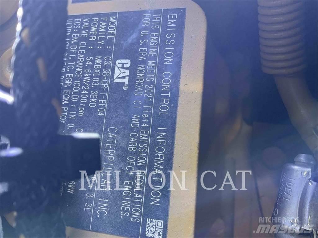 CAT 242D3 Smykem řízené nakladače