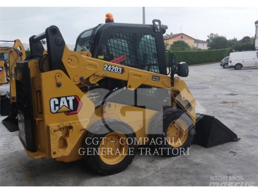 CAT 242D3 Smykem řízené nakladače