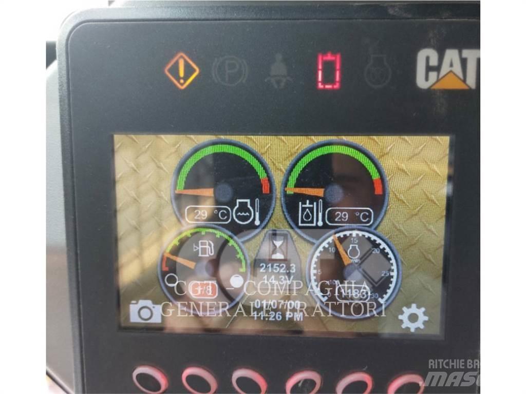 CAT 242D3 Smykem řízené nakladače