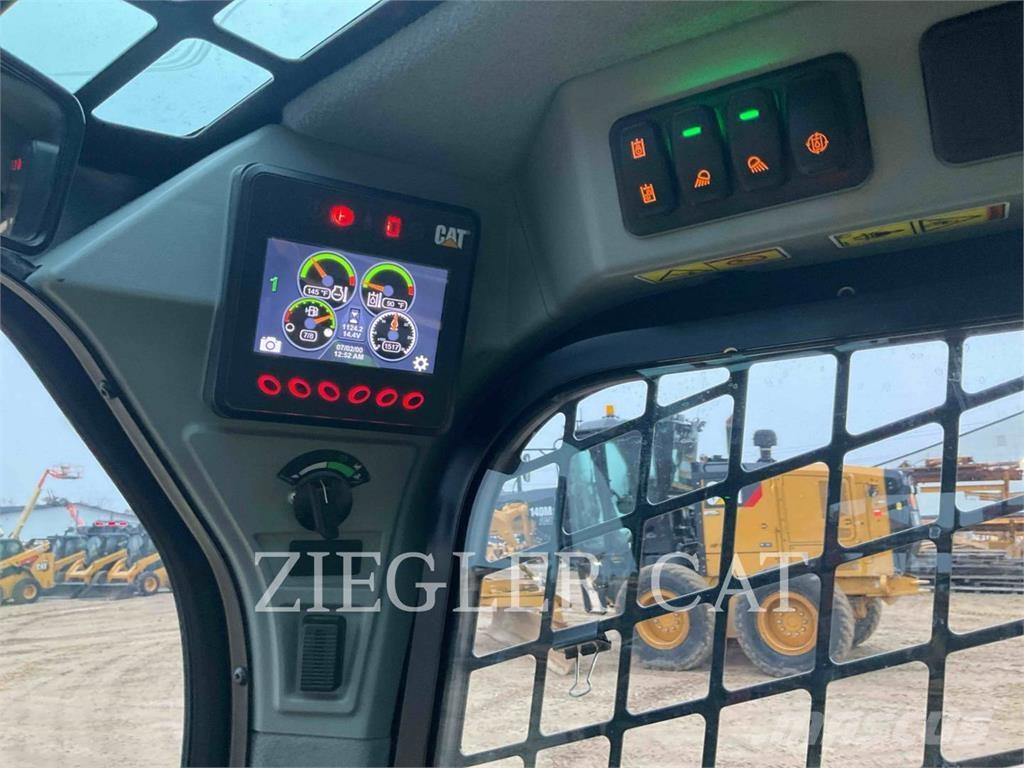 CAT 242D3 Smykem řízené nakladače