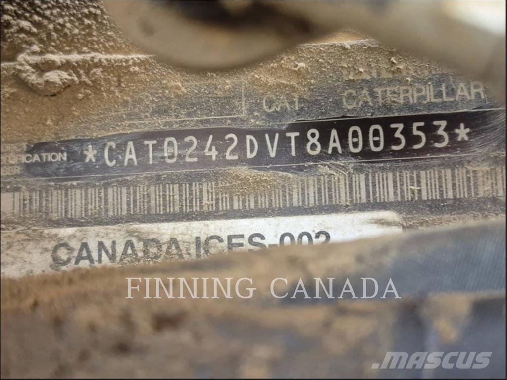CAT 242D3 Smykem řízené nakladače