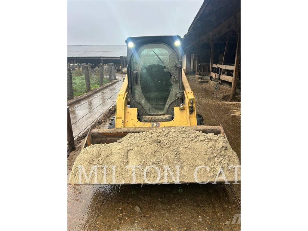 CAT 242D3 Smykem řízené nakladače