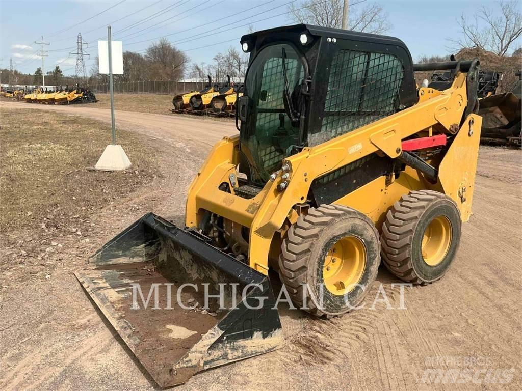 CAT 242D3 A2Q Smykem řízené nakladače