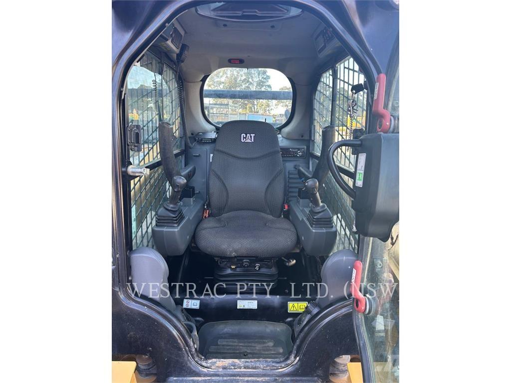 CAT 242D3LRC Smykem řízené nakladače