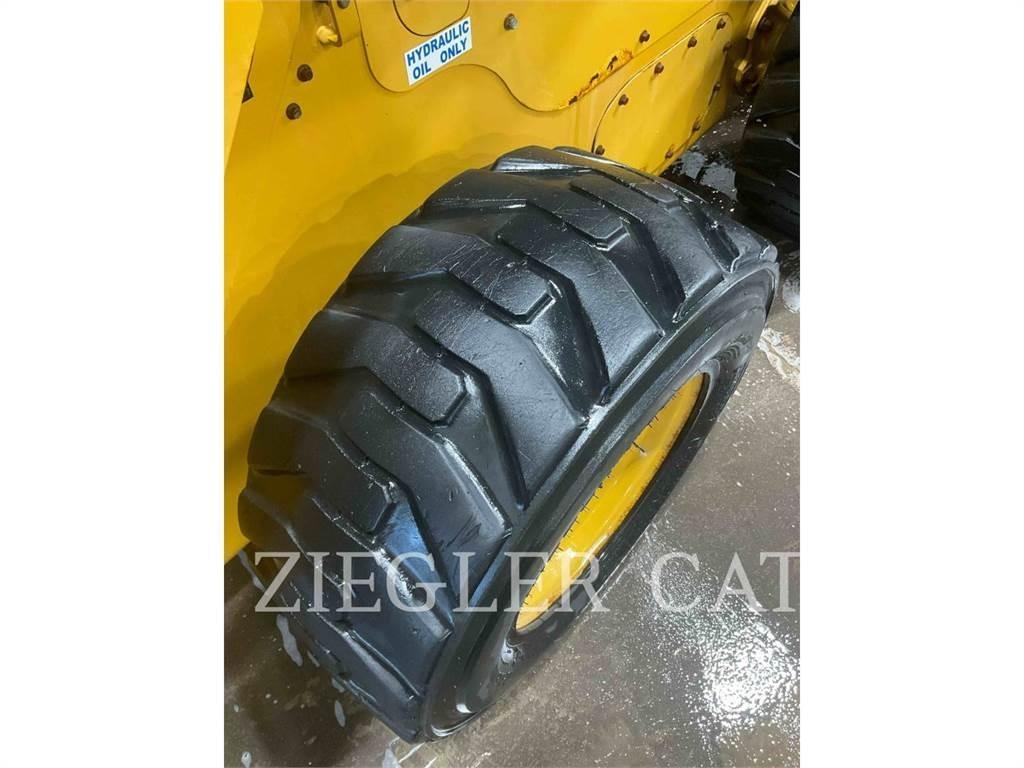 CAT 246D3 Smykem řízené nakladače