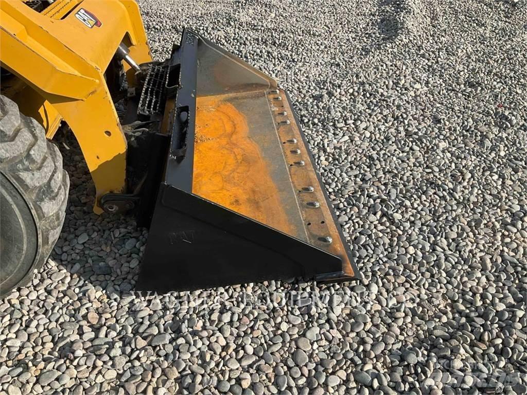 CAT 246D3 Smykem řízené nakladače