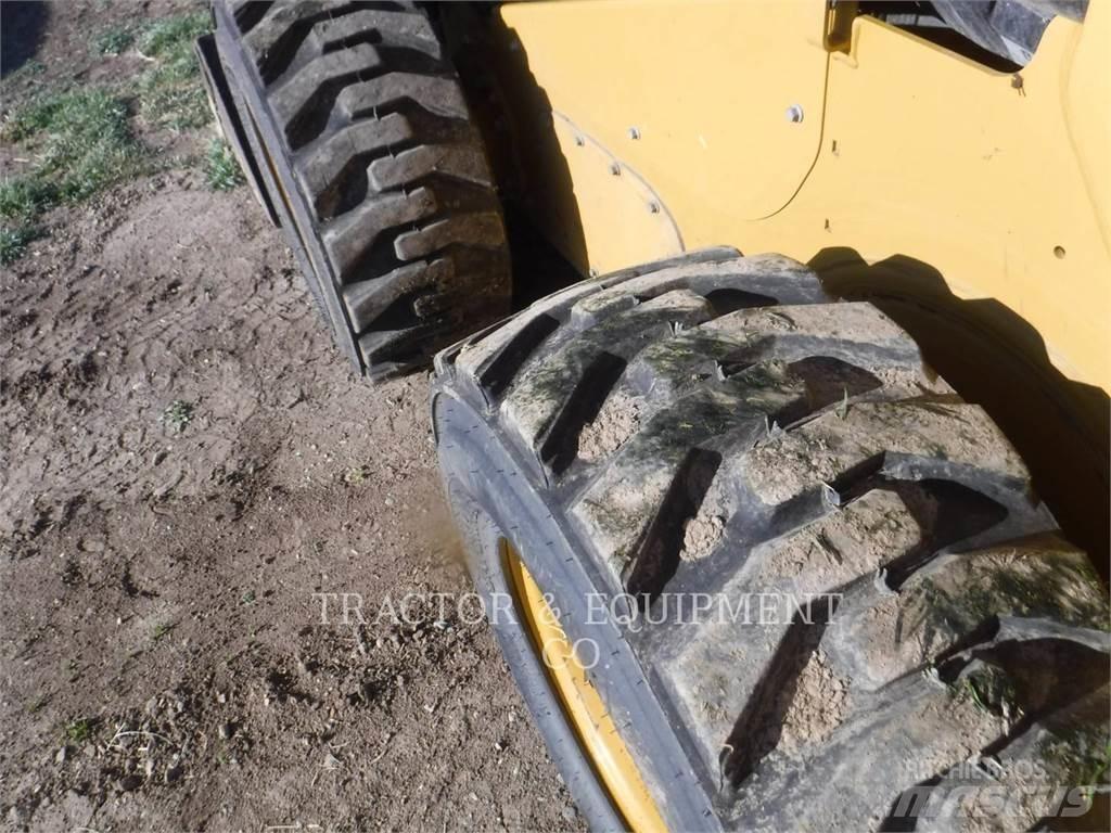 CAT 246D3 Smykem řízené nakladače