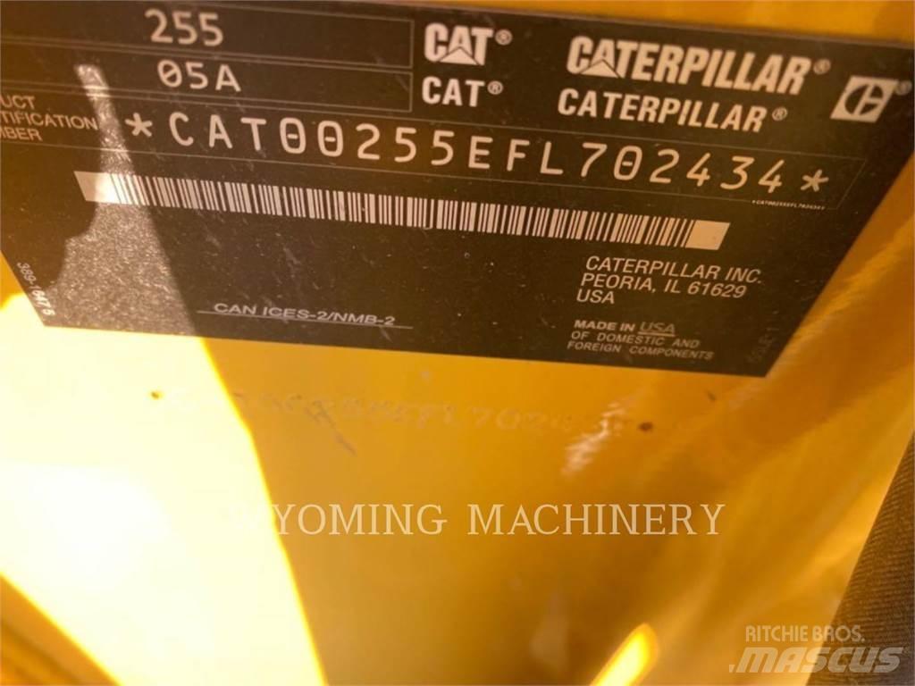 CAT 255 Smykem řízené nakladače
