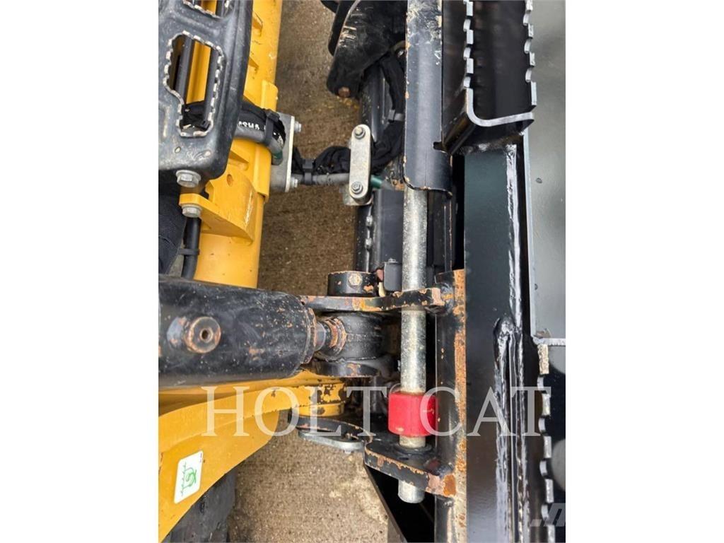 CAT 255 CAB Smykem řízené nakladače