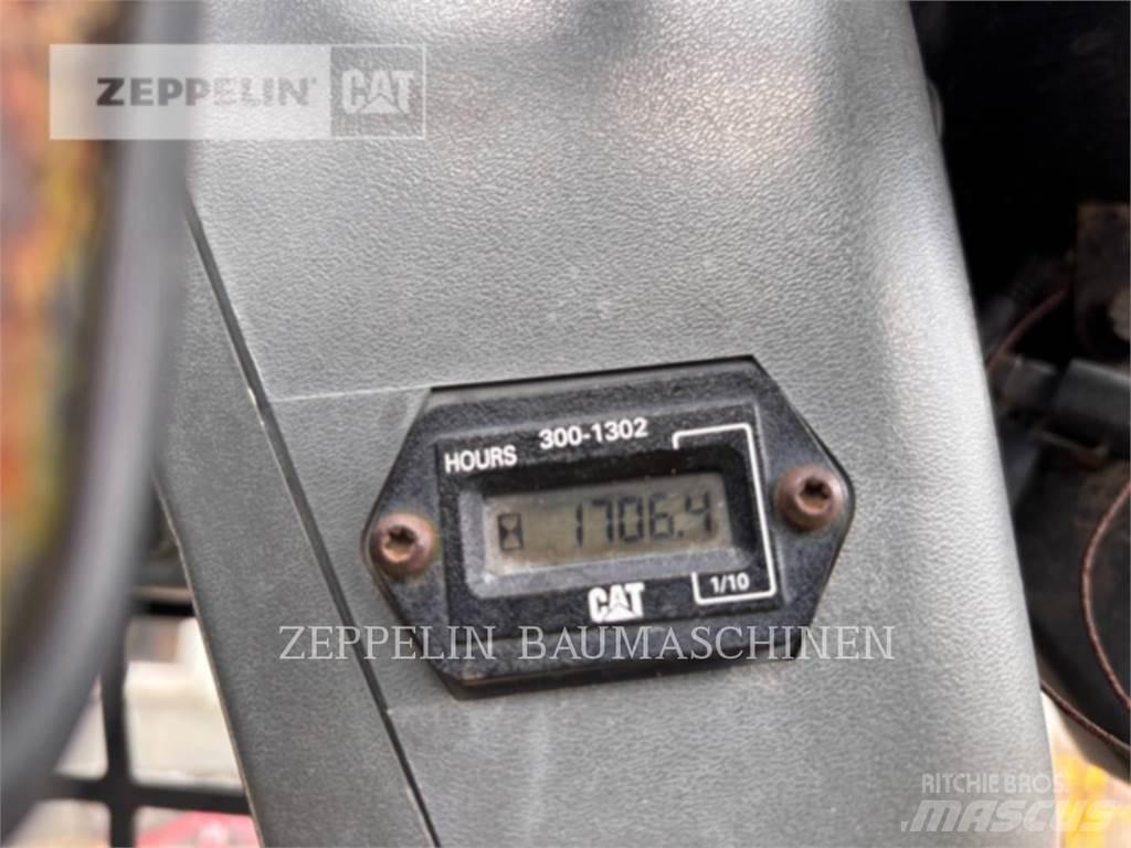 CAT 257B Smykem řízené nakladače