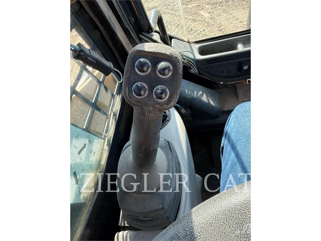 CAT 257B Pásové nakladače