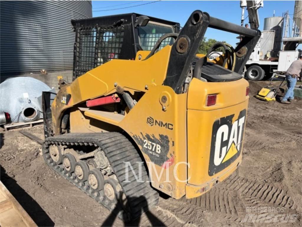 CAT 257B3 Smykem řízené nakladače