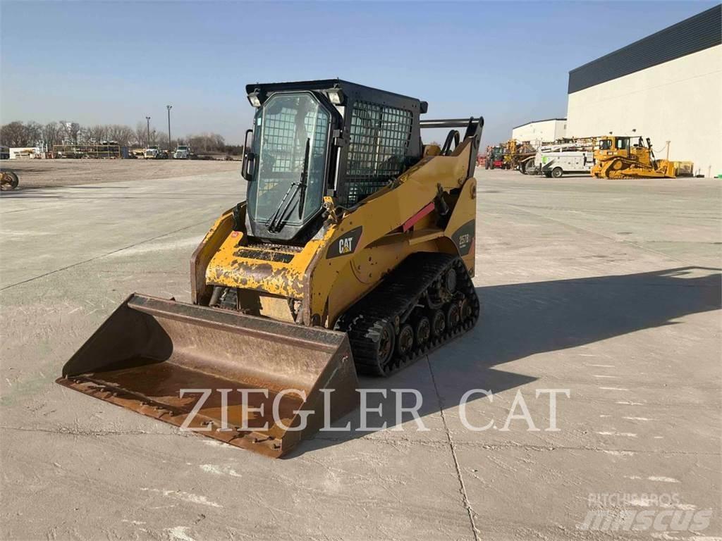 CAT 257B3 Pásové nakladače