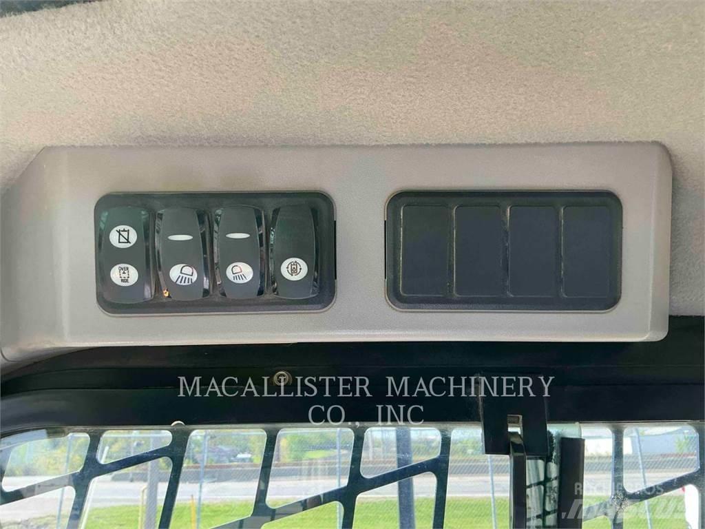 CAT 257D Pásové nakladače