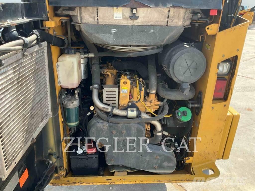 CAT 257D Pásové nakladače