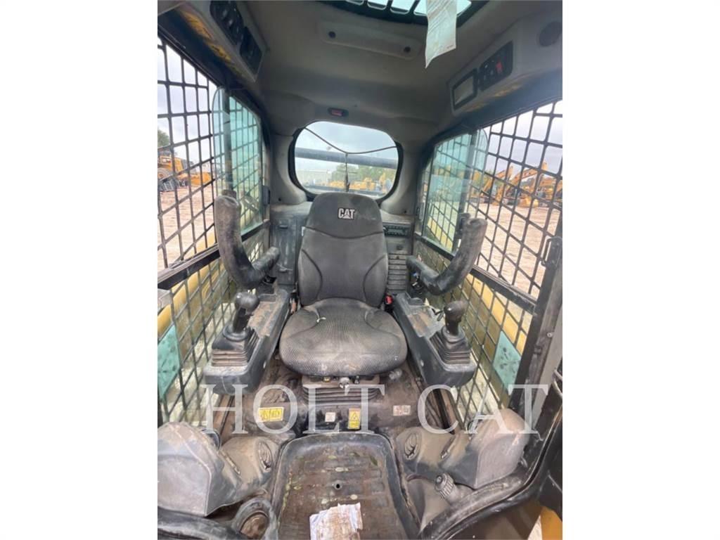 CAT 259D CAB Smykem řízené nakladače