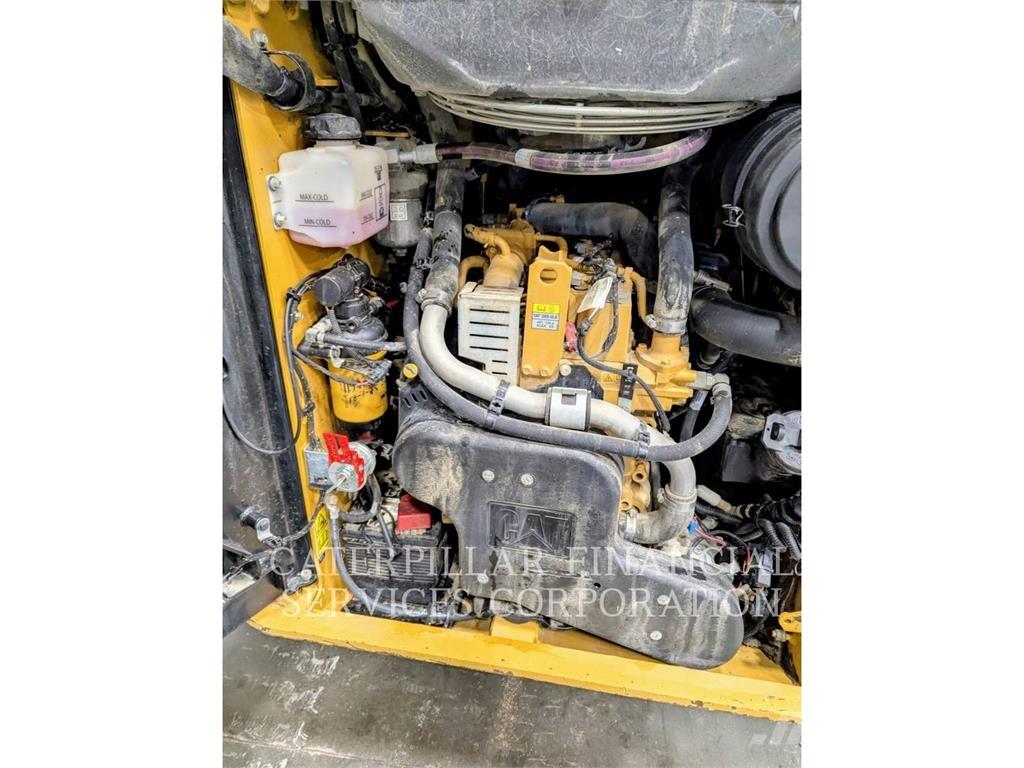 CAT 259D3 Pásové nakladače