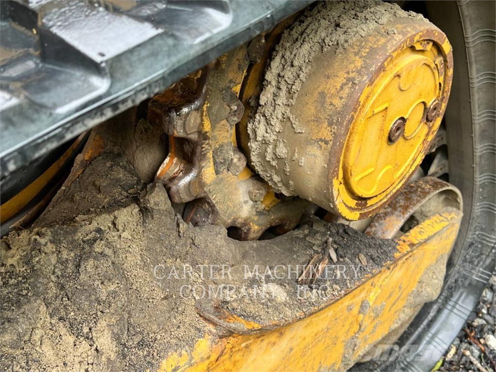 CAT 259D3 Smykem řízené nakladače