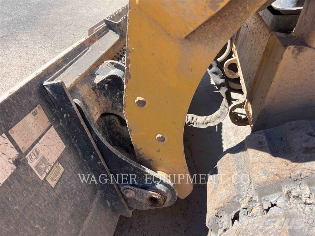 CAT 259D3 Pásové nakladače