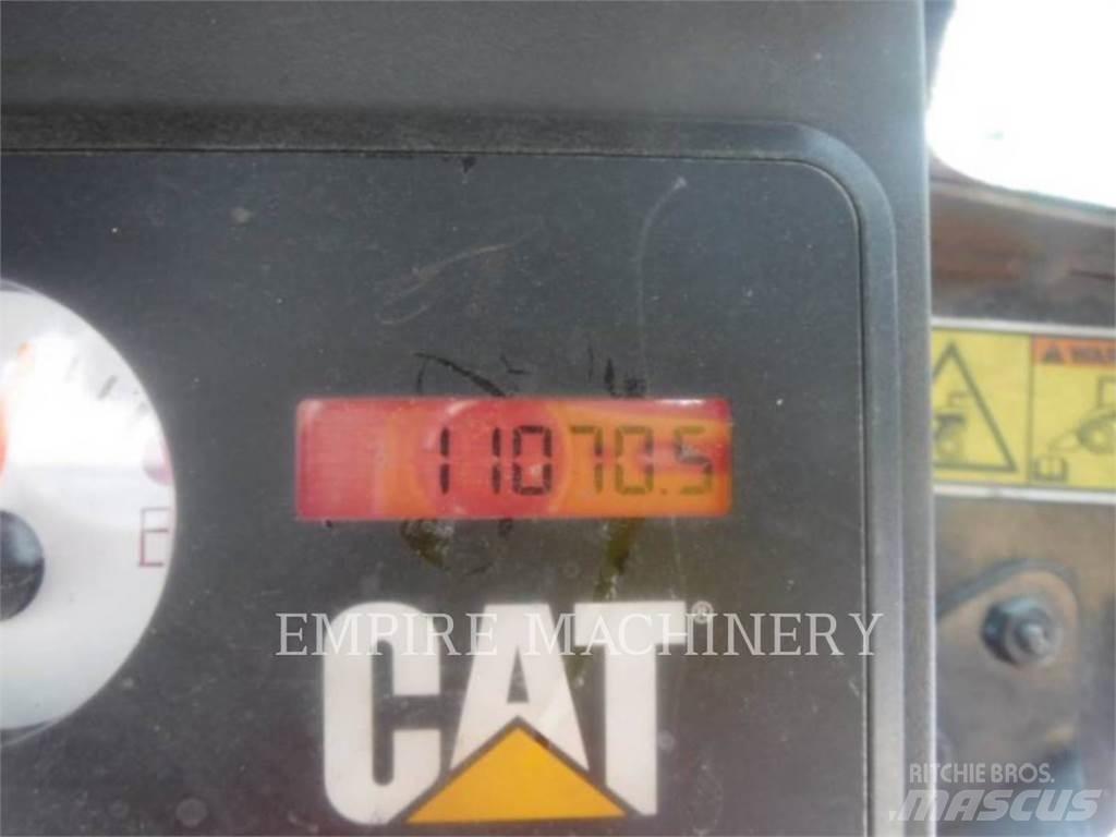 CAT 262C XPS Smykem řízené nakladače