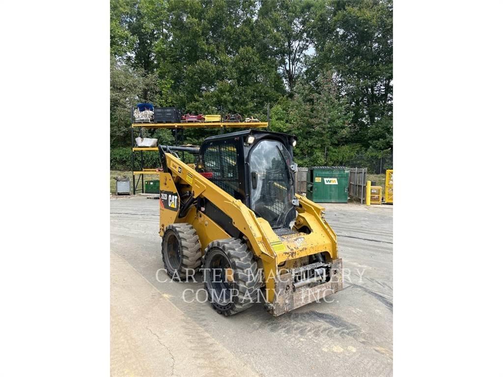 CAT 262D Smykem řízené nakladače