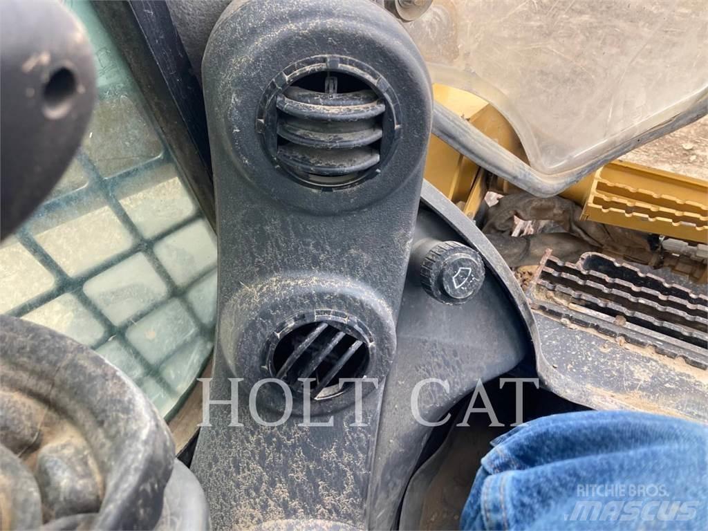 CAT 262D Smykem řízené nakladače