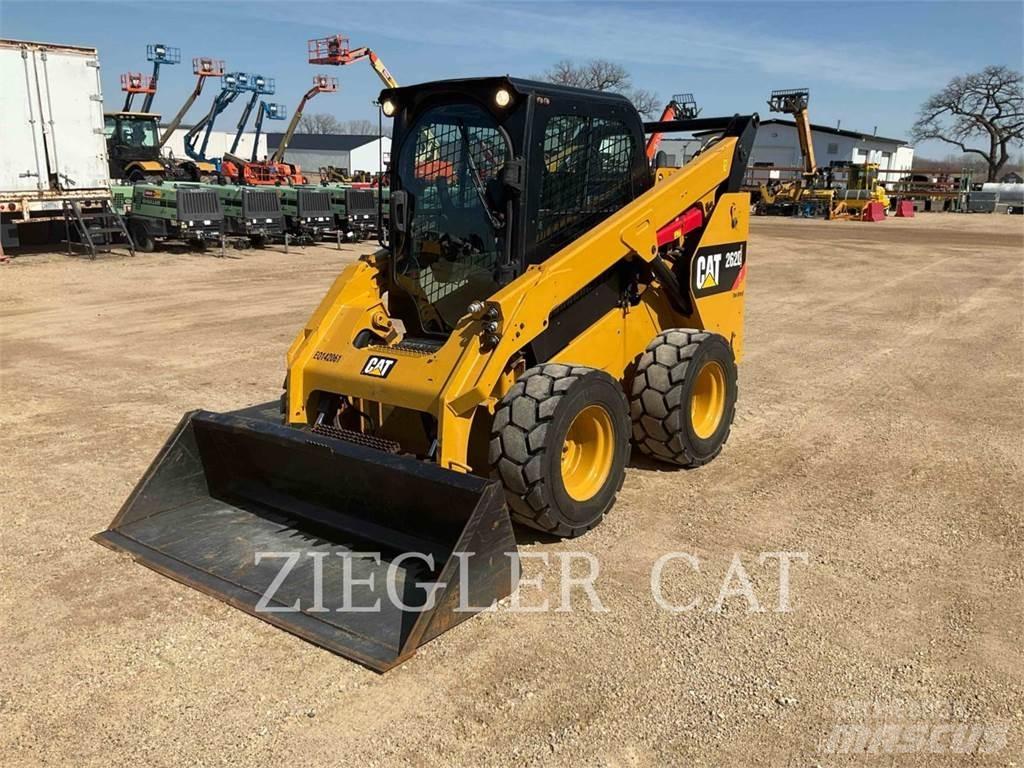 CAT 262D Smykem řízené nakladače