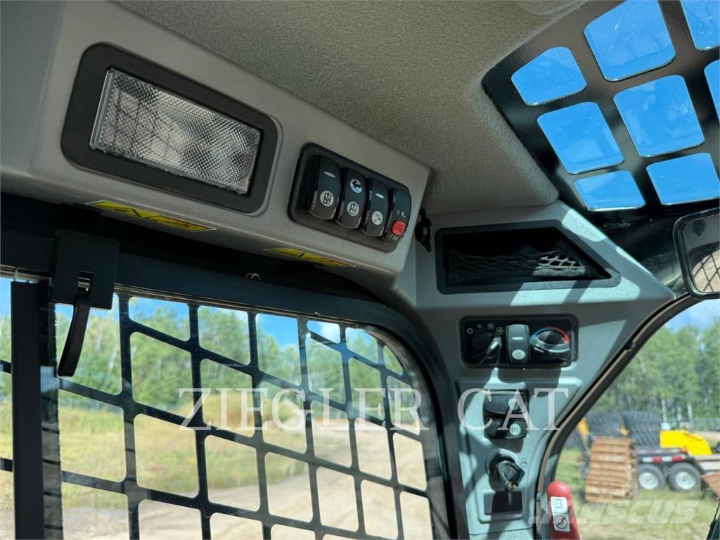 CAT 262D Smykem řízené nakladače