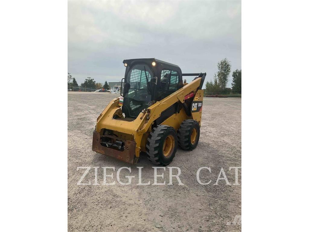 CAT 262D Smykem řízené nakladače