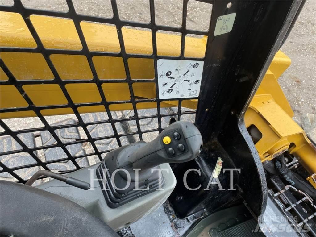 CAT 262D3 Smykem řízené nakladače