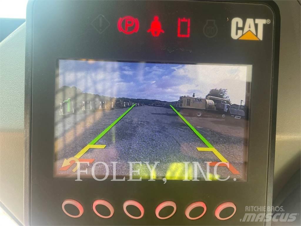 CAT 262D3 Smykem řízené nakladače