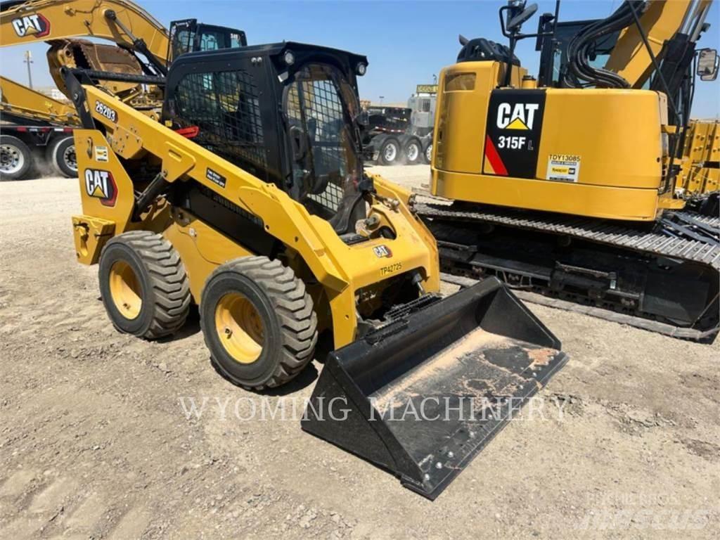 CAT 262D3 Smykem řízené nakladače