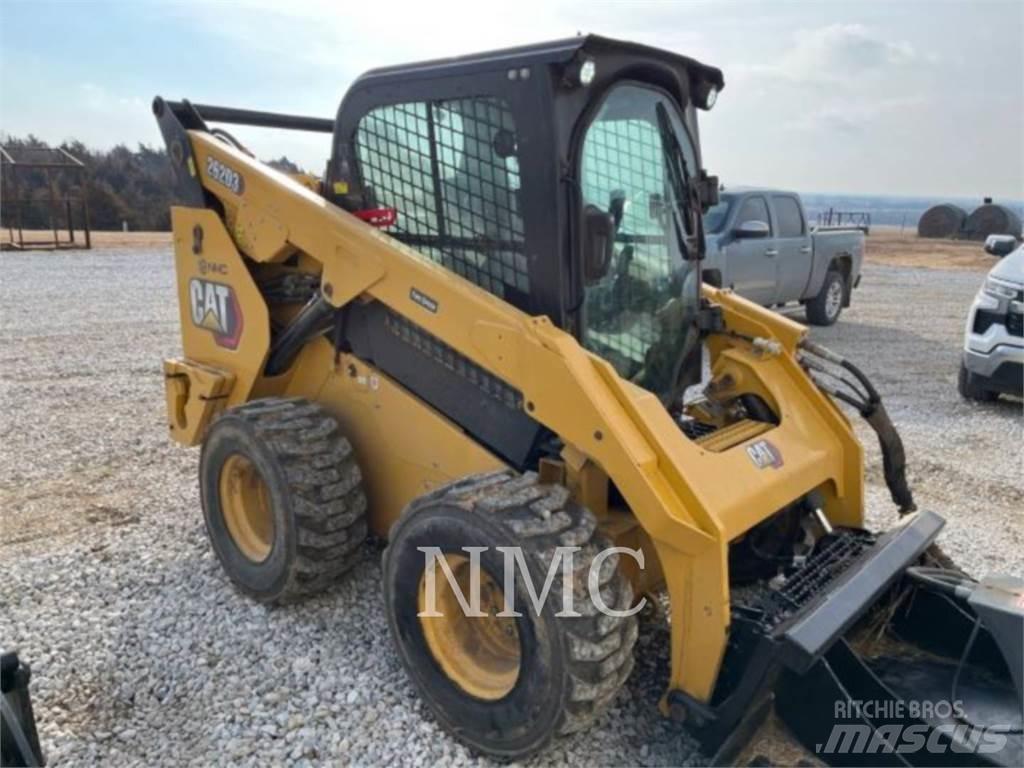 CAT 262D3 Smykem řízené nakladače