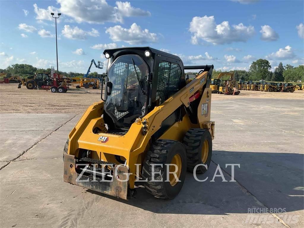 CAT 262D3 Smykem řízené nakladače