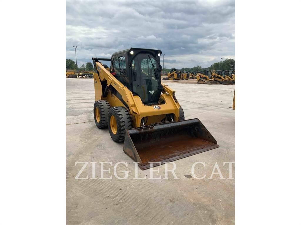 CAT 262D3 Smykem řízené nakladače