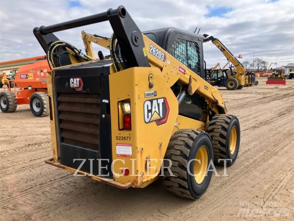 CAT 262D3 Smykem řízené nakladače