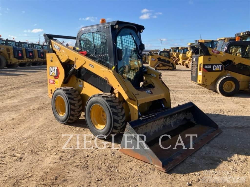 CAT 262D3 Smykem řízené nakladače