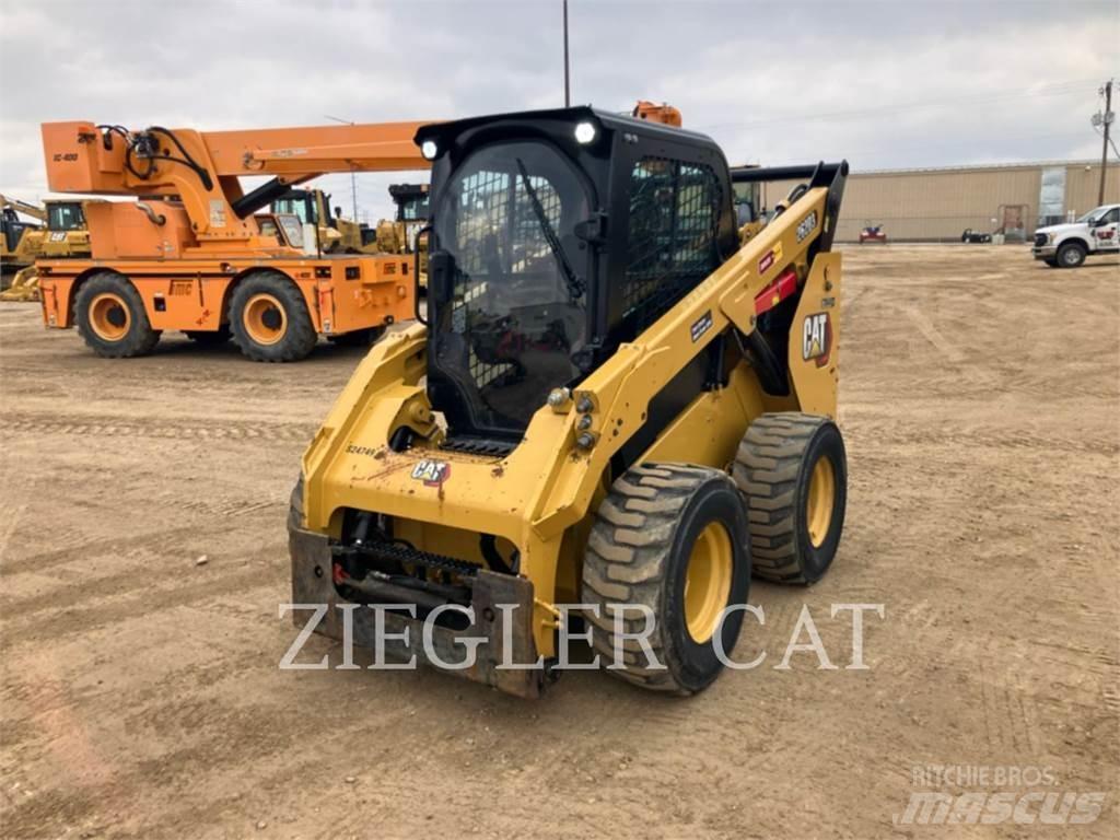 CAT 262D3 Smykem řízené nakladače