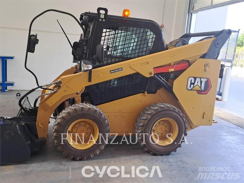 CAT 262D3 Smykem řízené nakladače